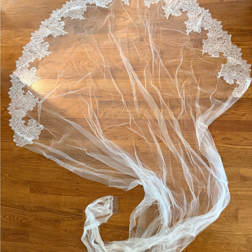 Delicate floral Lace wedding veil cathedral length - Picture 2 of 7